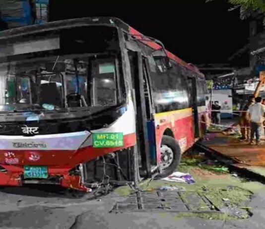 “Mumbai Bhandup BEST bus haadsa: 4 ki maut, 9 ghaayal”. bhandup