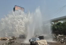 24 inch Pipeline Burst in Bandra West near Highway. bandra