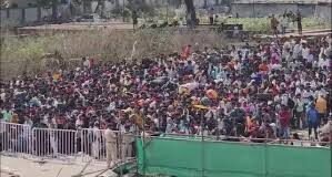 Shortage of trains, crowd breaks record at Udhna station . images